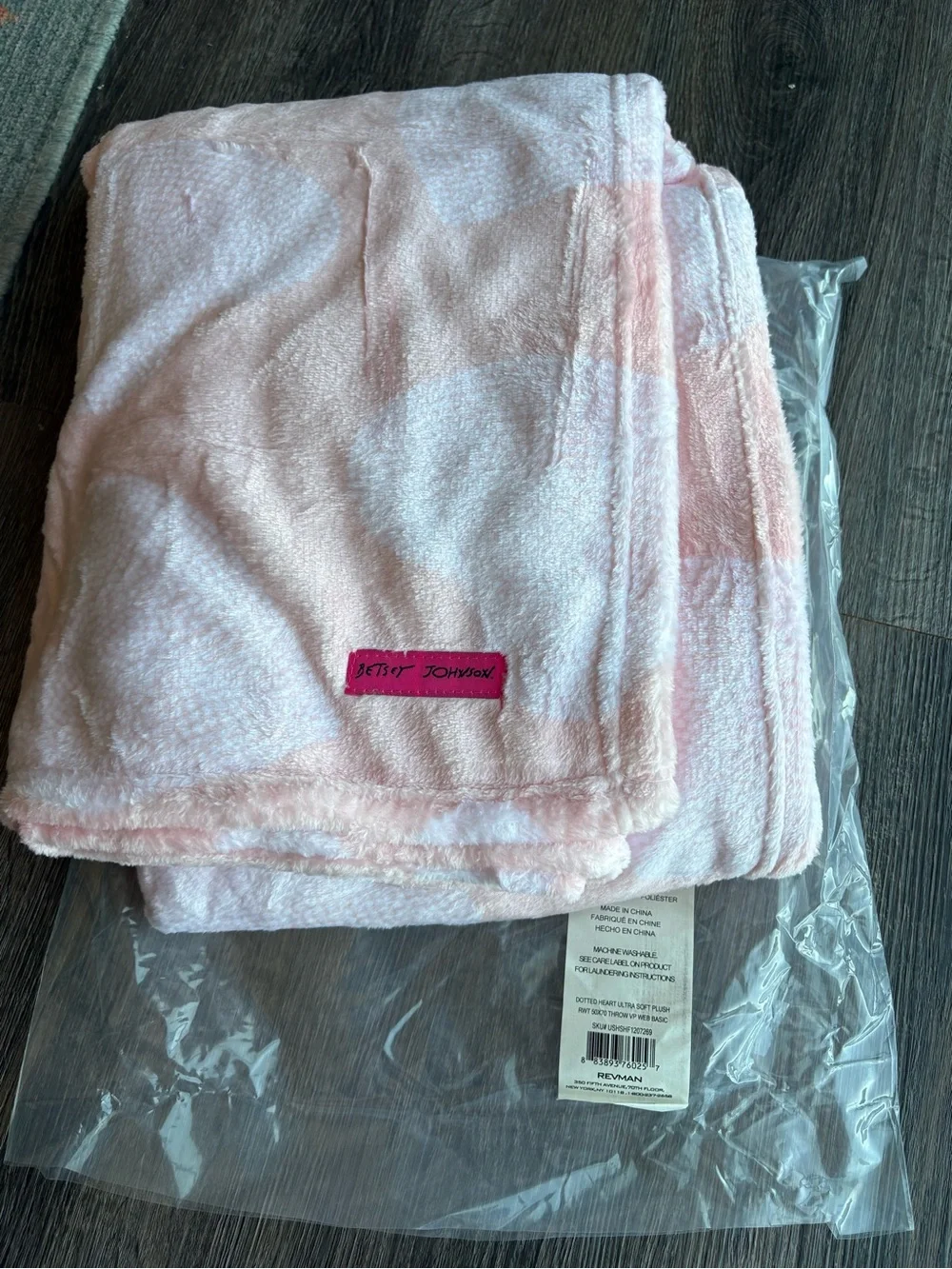 NWT Betsey Johnson Heart Throw Blanket